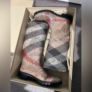 Burberry rain boot